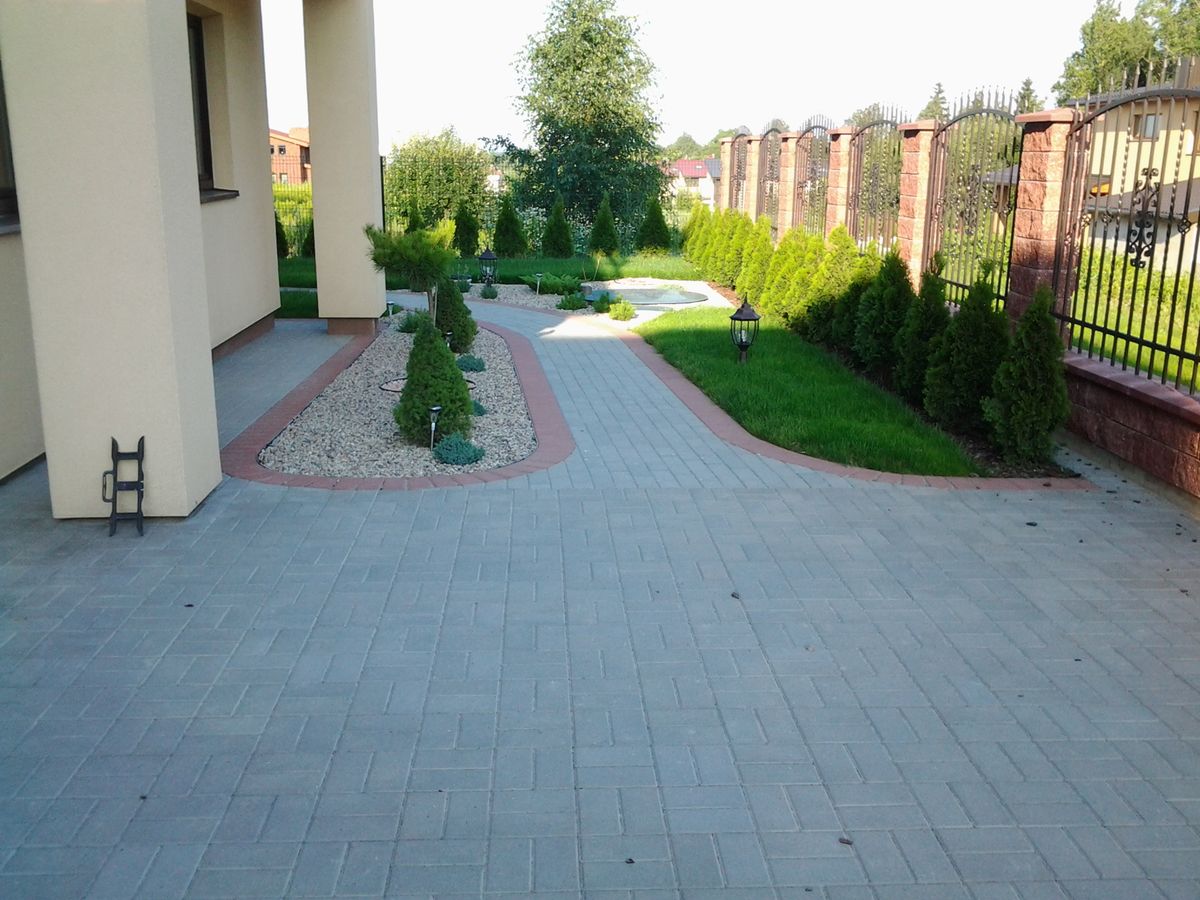 Takelis su želdynais ir dekoratyvine apšvieta